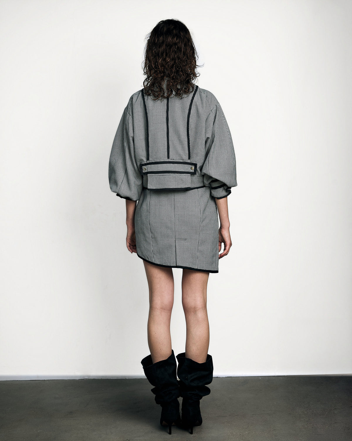 Woman wearing the Stadion Gibson coach jacket, seen from behind
