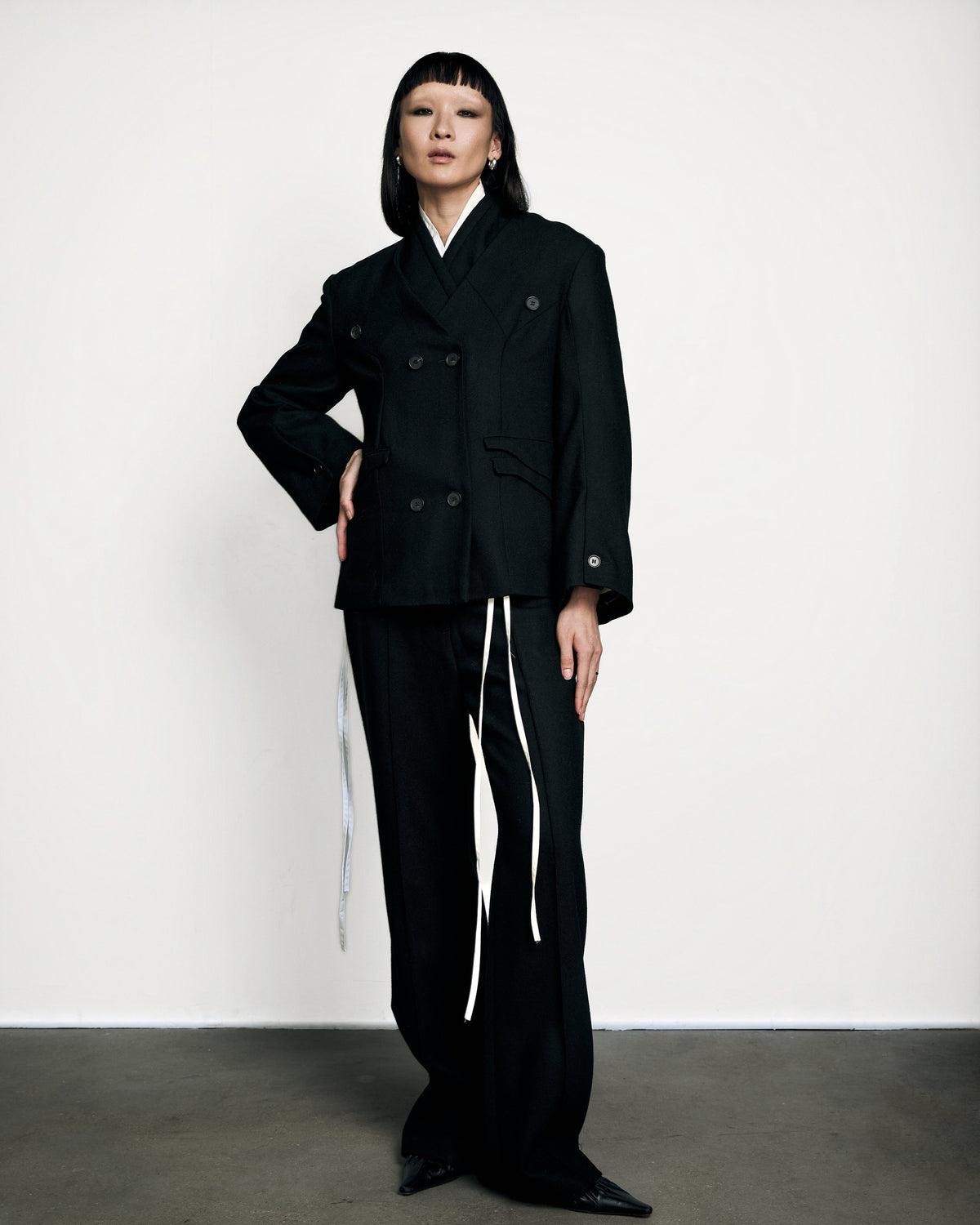 Woman wearing the Stadion Haiden jacket in black, full length
