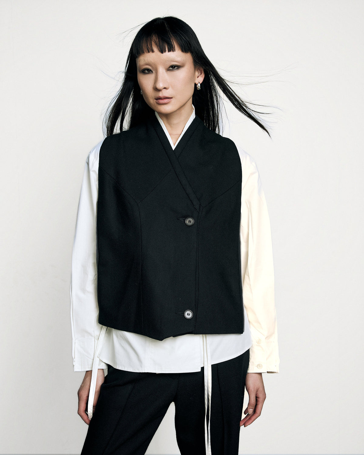 Woman wearing the lift-out waistcoat from the Stadion Haiden jacket over a white shirt