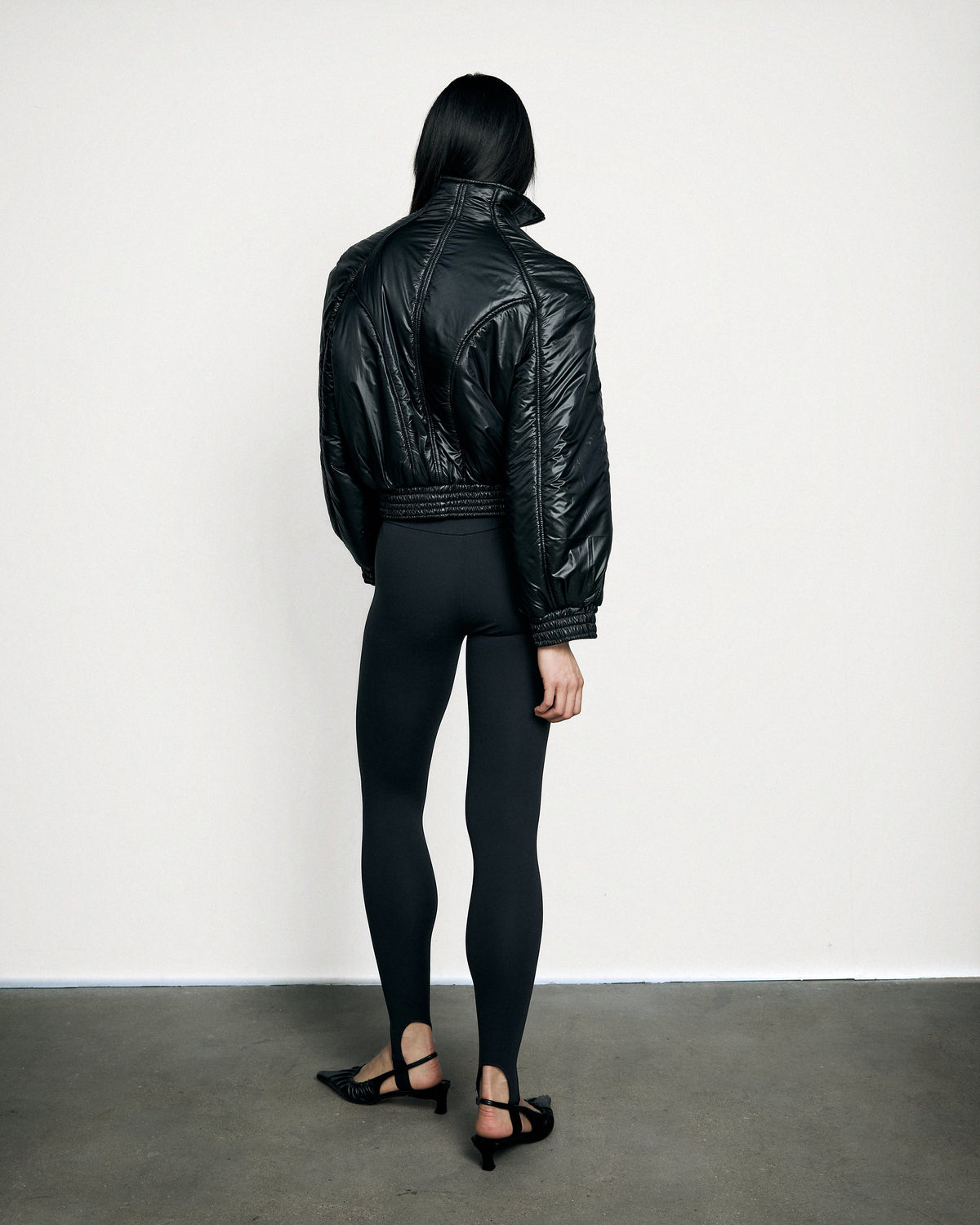 Woman wearing the Stadion Reserve bomber, seen from behind