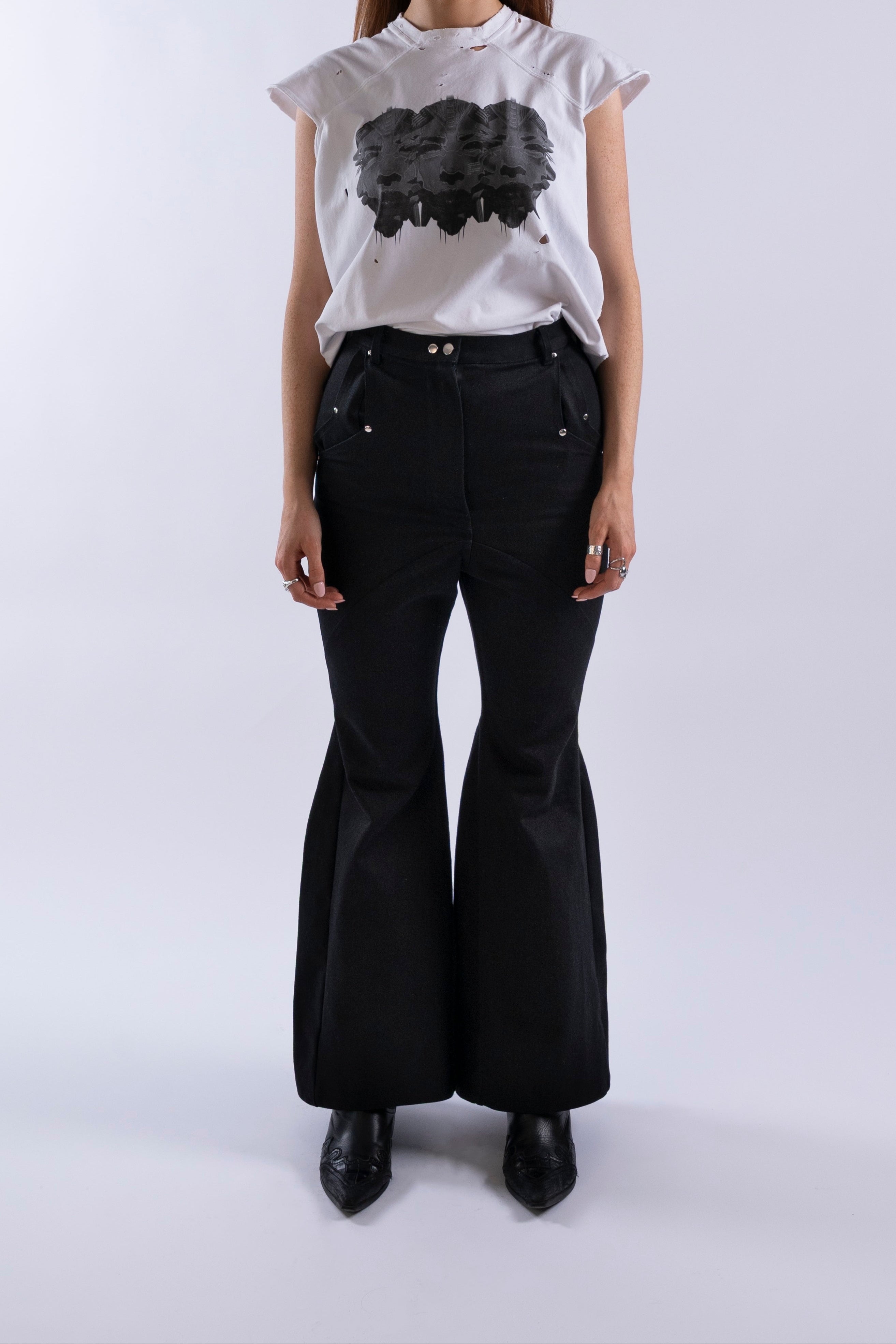 Model wearing Stadion RVT Jeans, front view showing flared silhouette and structured pockets.