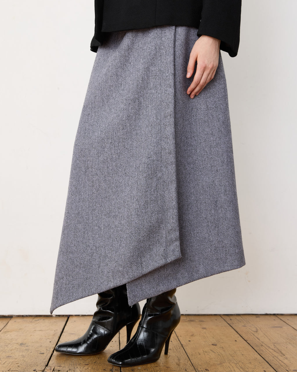 Table Skirt, on model, wrap detail