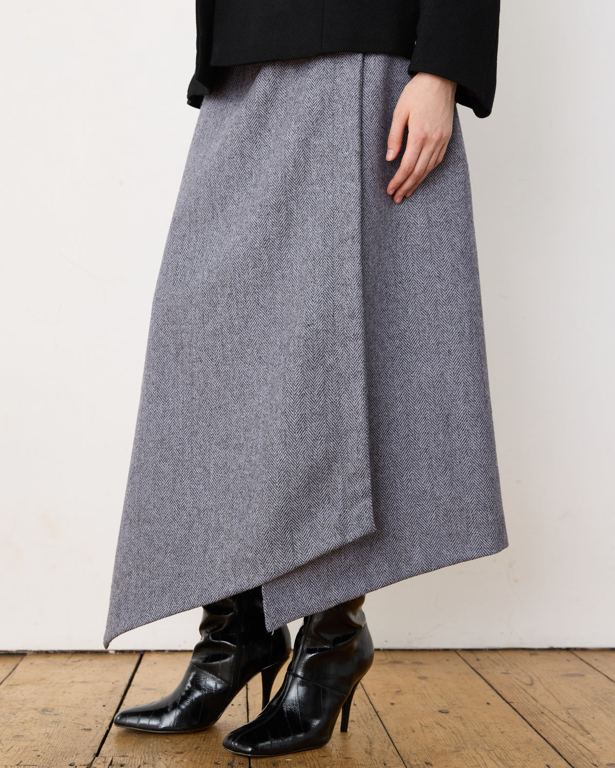 Table Skirt, on model, wrap detail